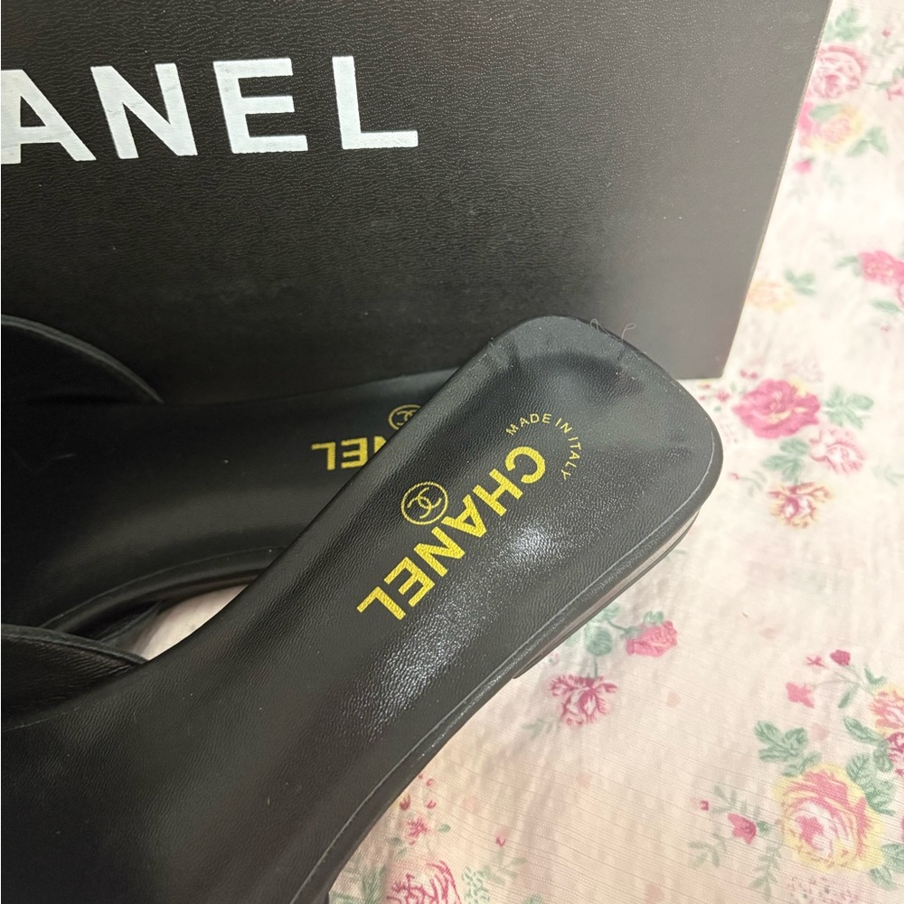 Chanel flat slide sandals. - Picture 4 of 5